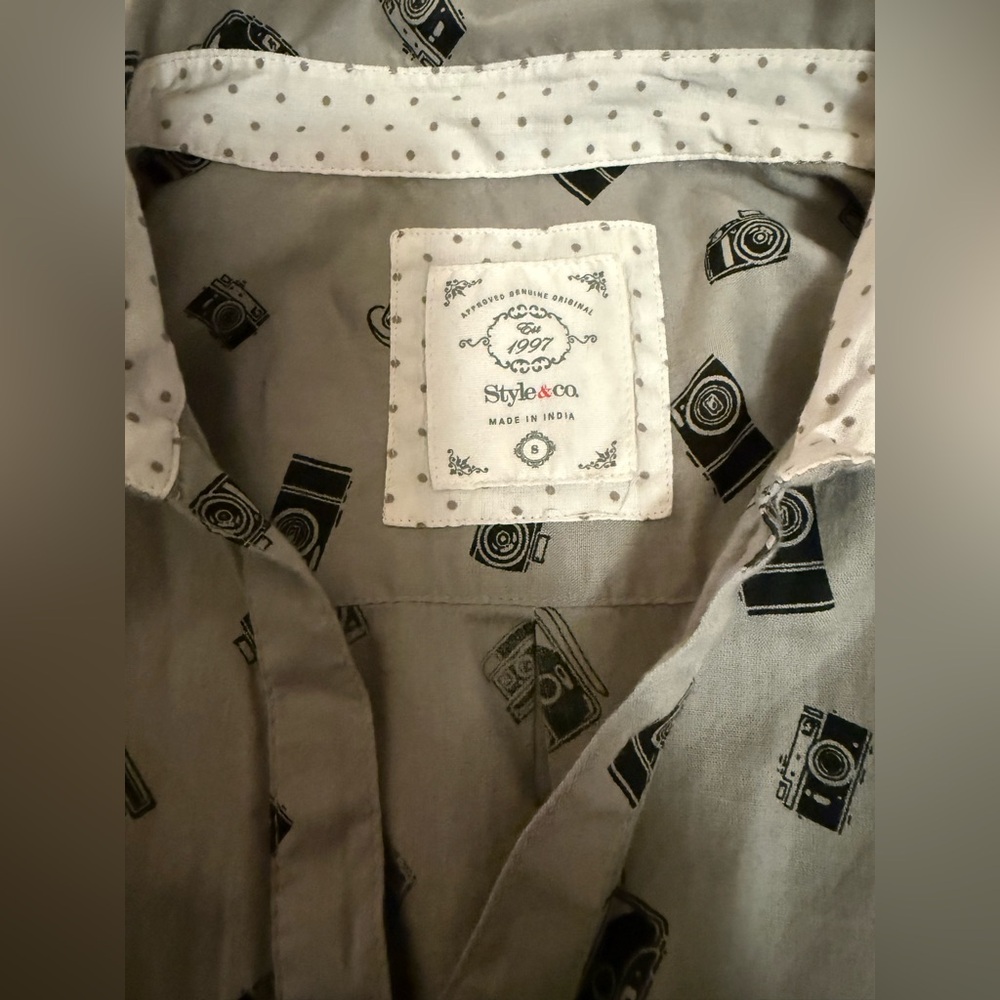 Woman’s Stylish Gray Patterned Button Down Shirt - image 3